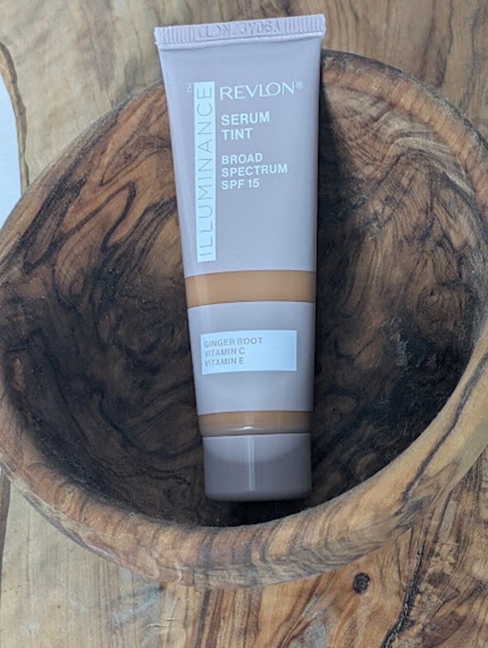 ILLUMINANCE Serum Tint Warm Caramel (417) Infused with skincare ingredients
